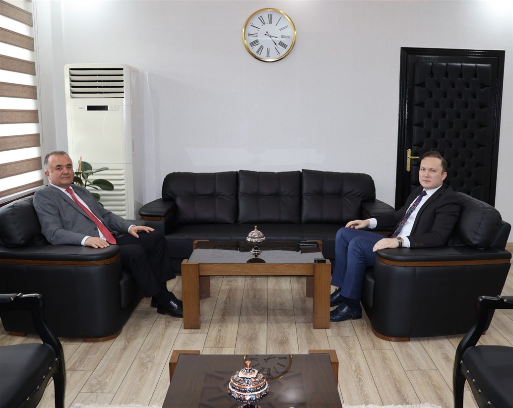 Mardin Büyükşehir Belediyesi Genel Sekreteri Sayın Kemalettin SAKİN, Sayın Kaymakamımız Mehmet Sadık KILIÇ'a Ziyarette Bulundu.
